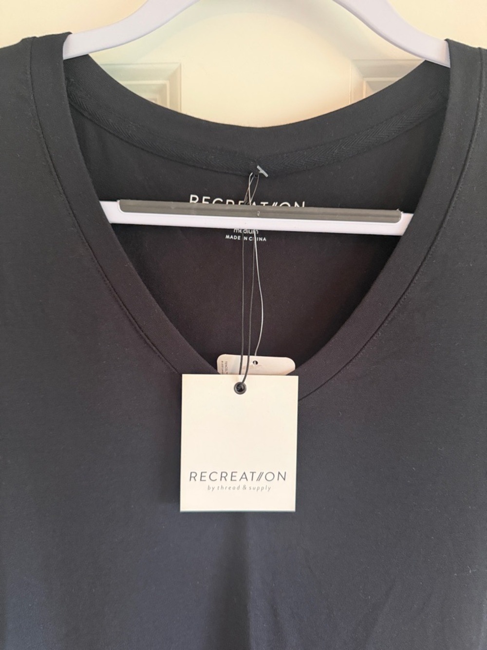 NWT Tencel Blend Recreation by Thread & Supply  Black V-Neck Women's Tee Medium - Picture 3 of 7